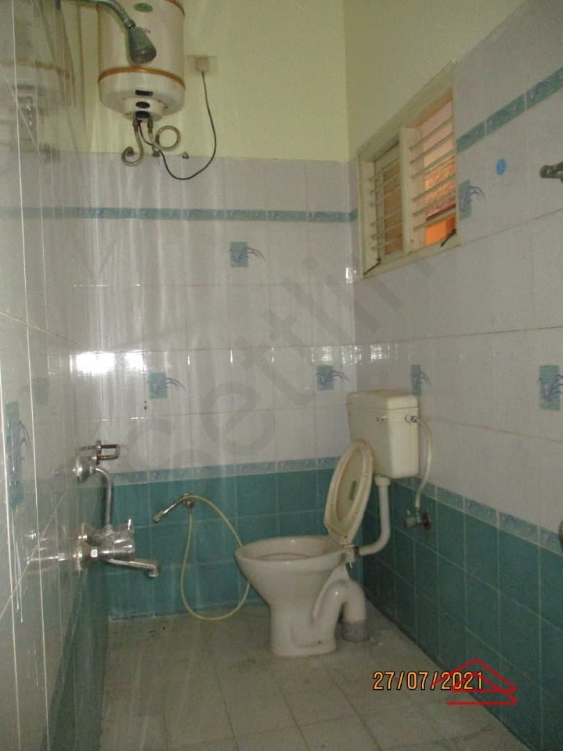 bathrooms-nW6R.jpg