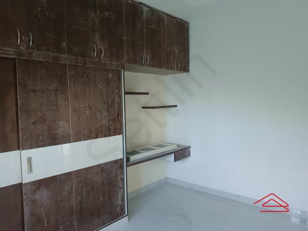 bedrooms-FnWt.jpg