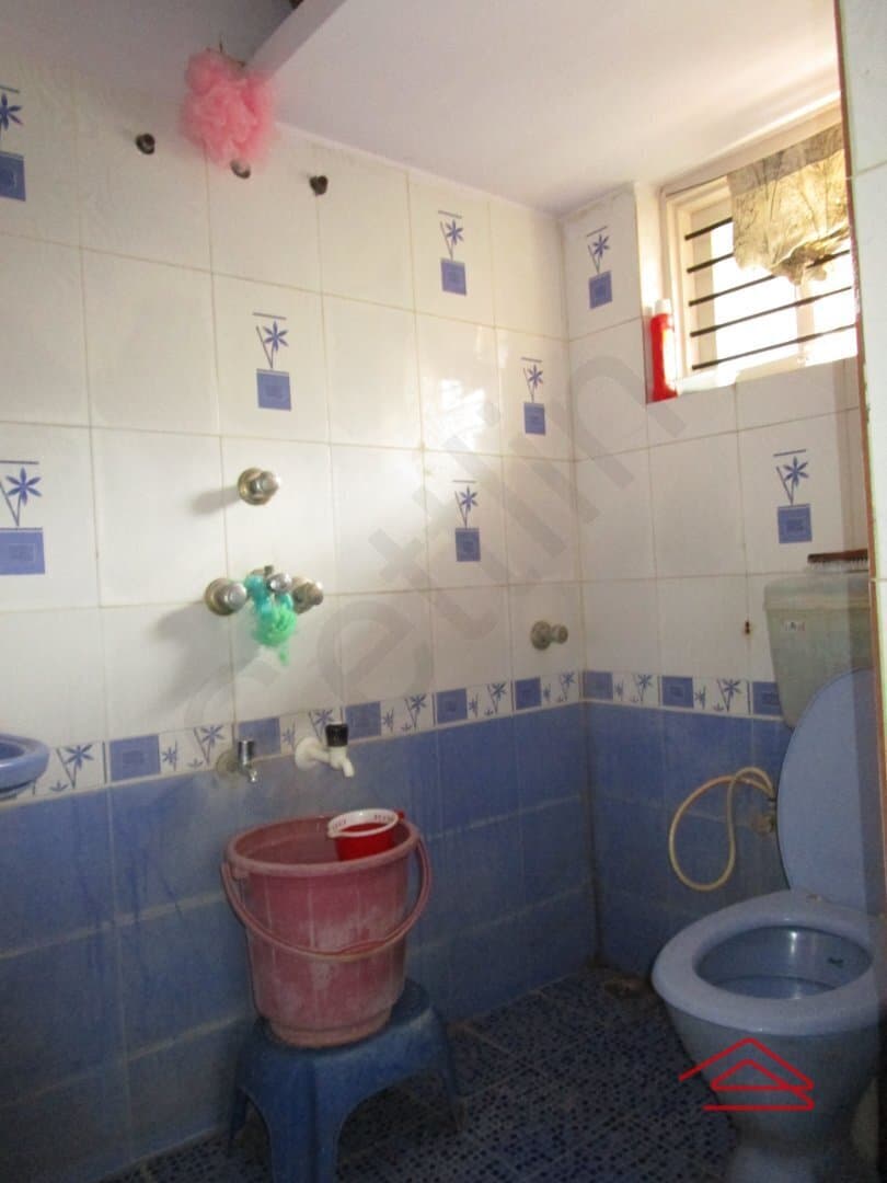 bathrooms-EfBp.jpg