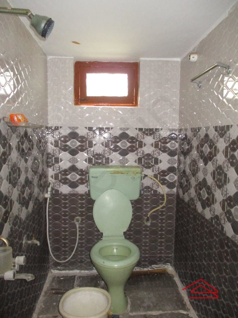 bathrooms-4tcw.jpg
