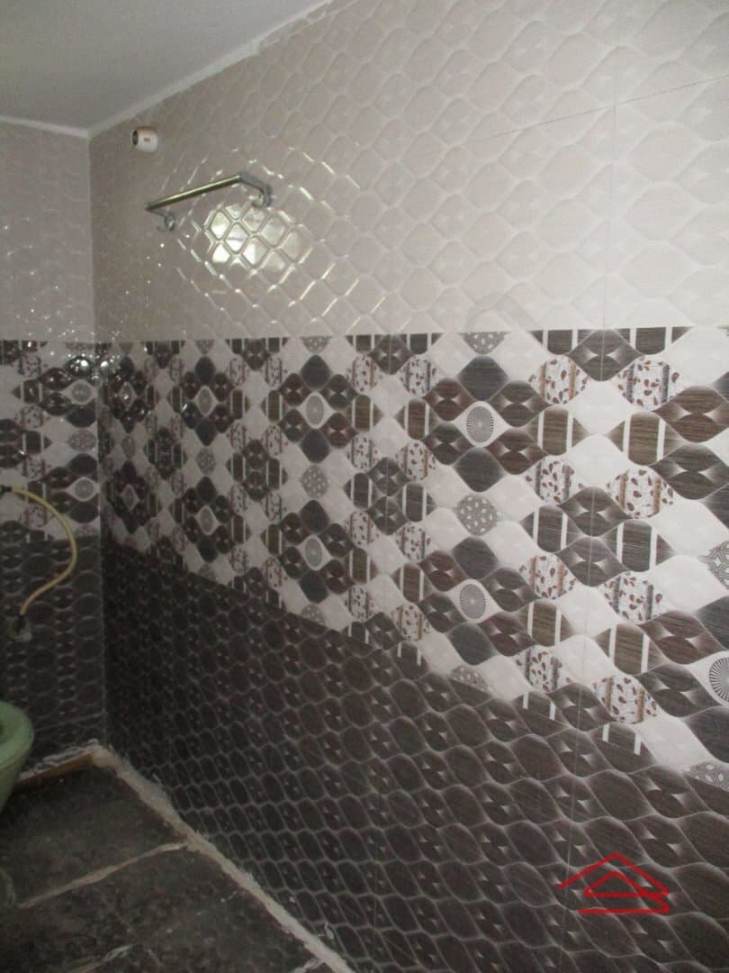 bathrooms-WJJg.jpg