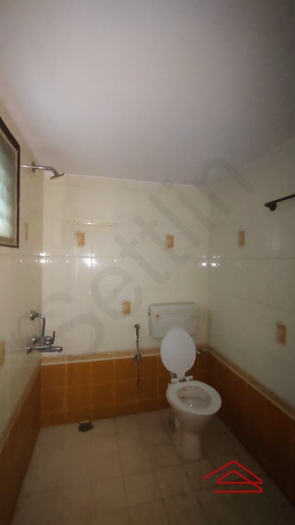 bathrooms-GKpL.jpg