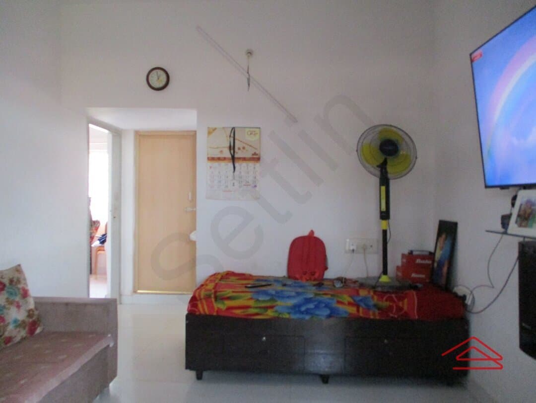 halls-B3kA.jpg