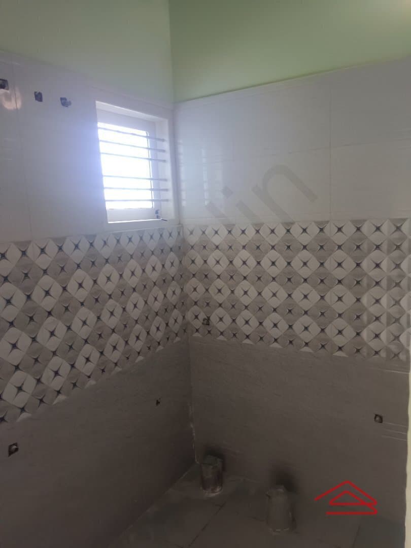 bathrooms-kyfK.jpg