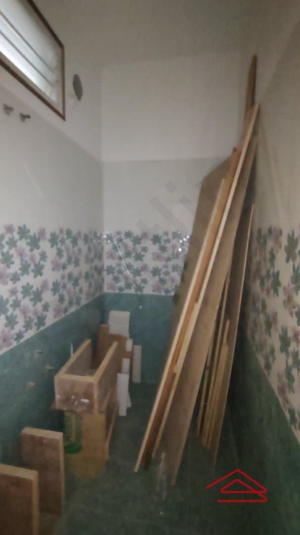 bathrooms-qXJR.jpg