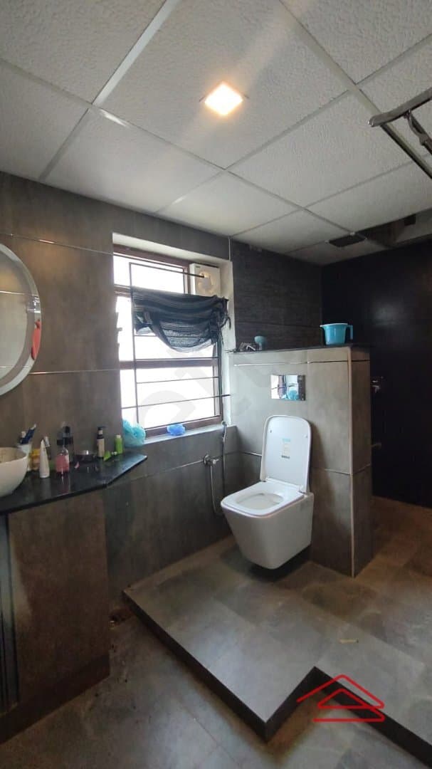 bathrooms-zd6G.jpg
