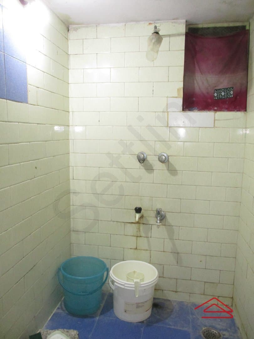 bathrooms-9STv.jpg