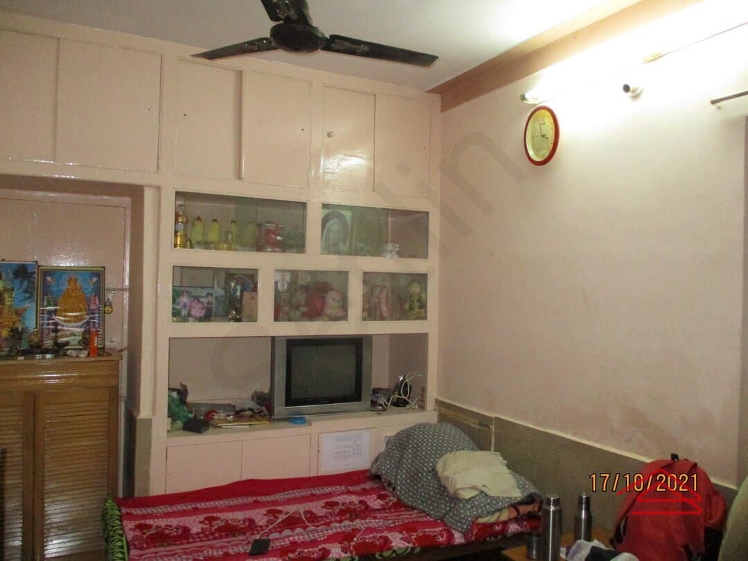 halls-rZTK.jpg