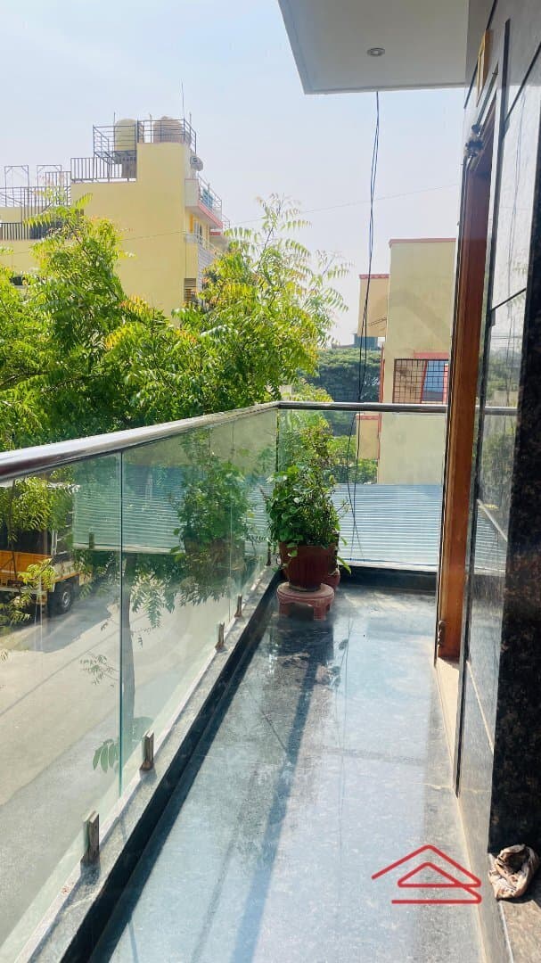 balconies-8GpS.jpg