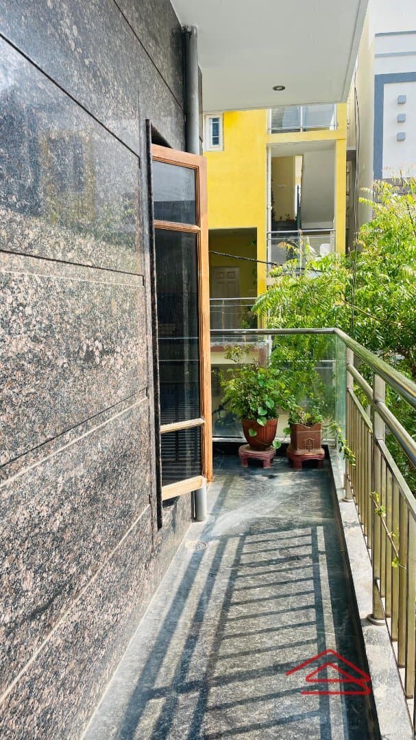 balconies-LeMa.jpg