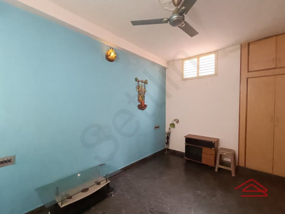 bedrooms-yRwS.jpg