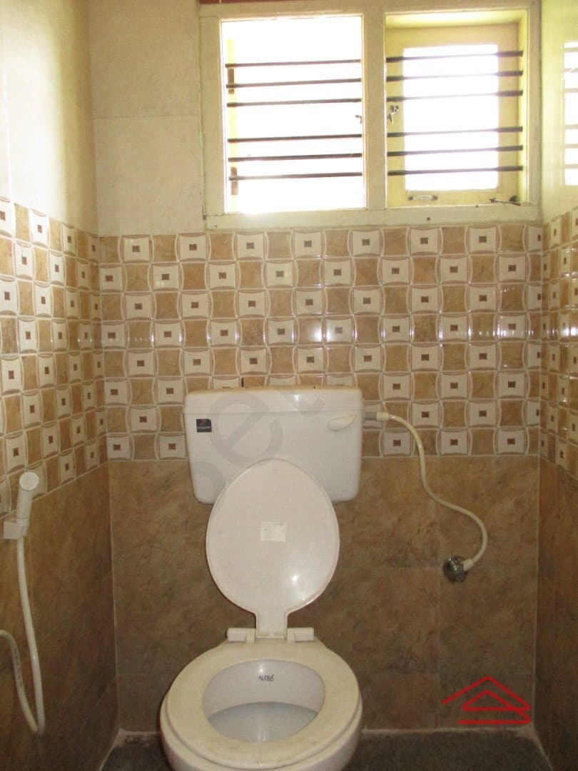 bathrooms-rR7G.jpg