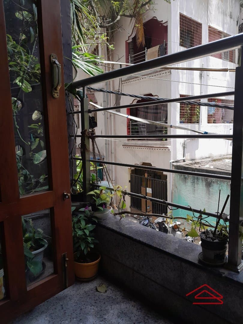 balconies-wDpH.jpg
