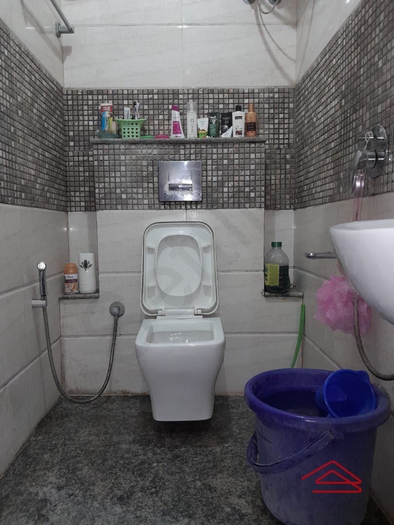 bathrooms-3E5j.jpg