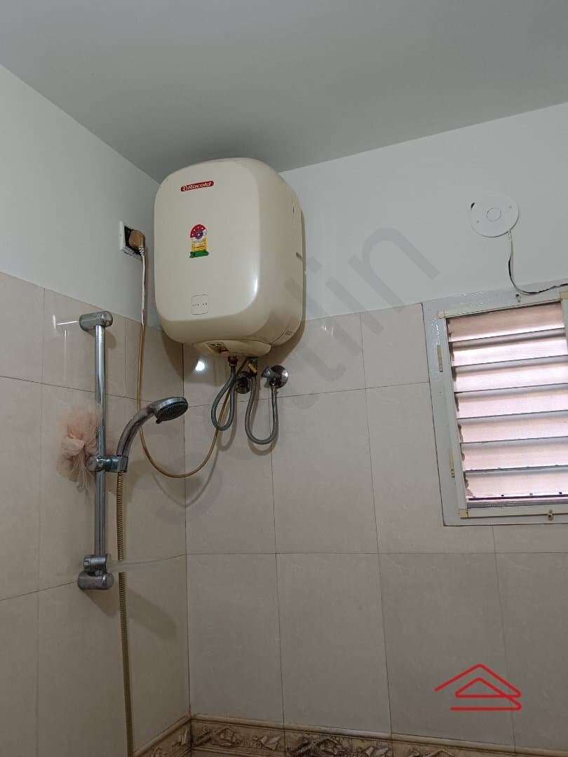 bathrooms-yu5X.jpg