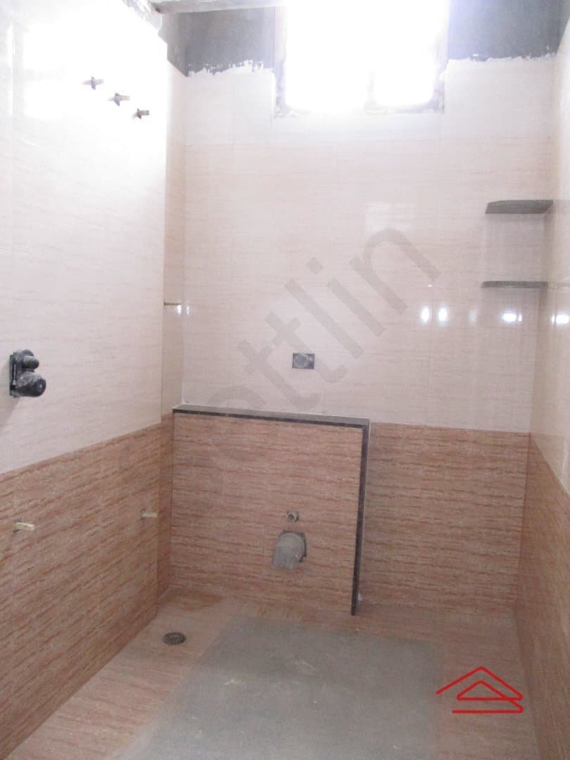 bathrooms-xYqN.jpg