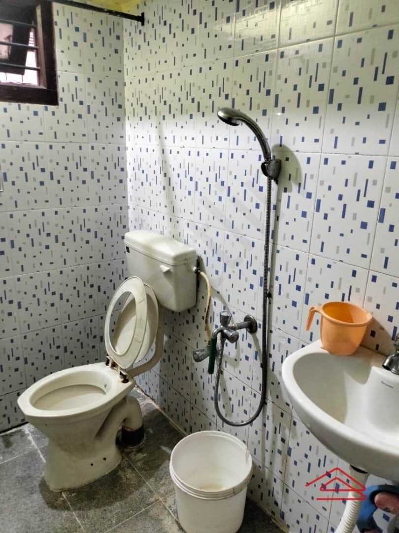 Sub Unit : bathrooms 1