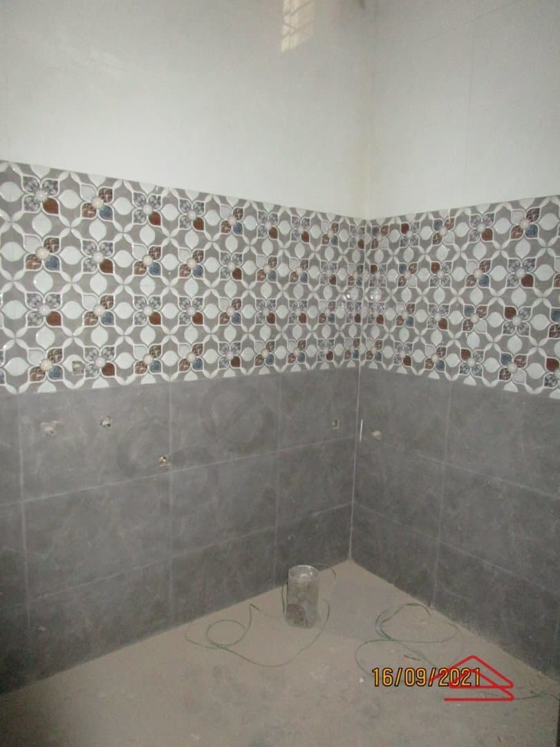 bathrooms-ygM9.jpg
