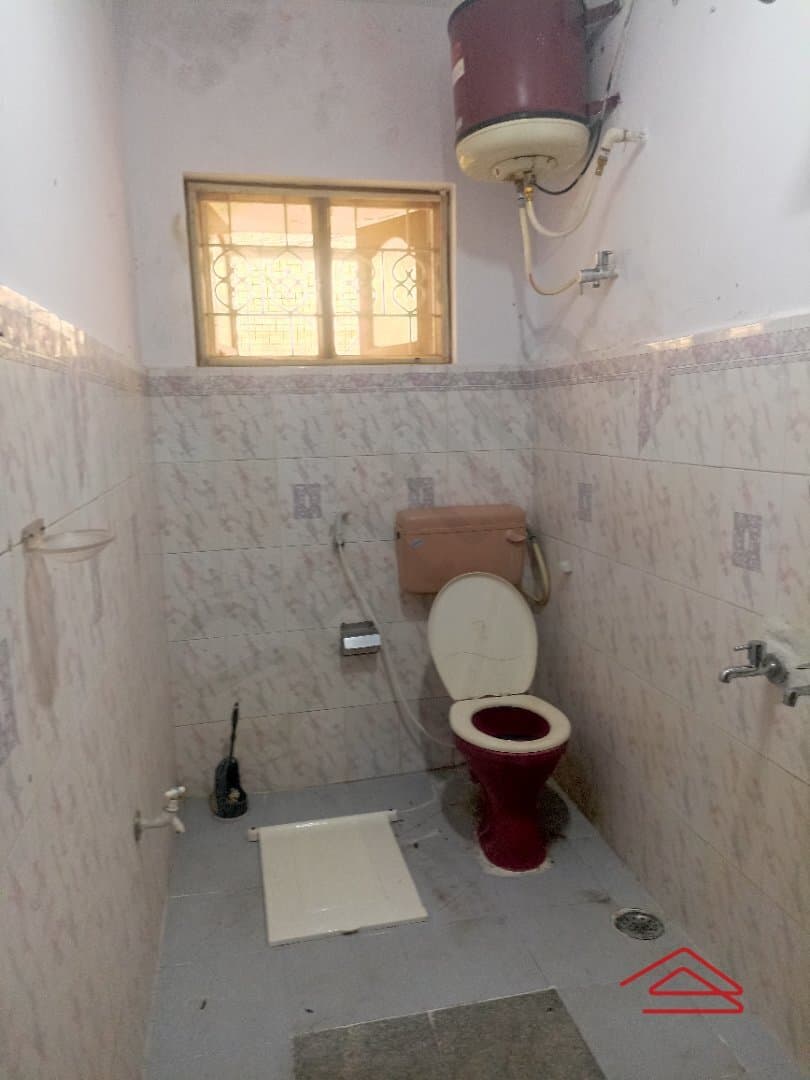 bathrooms-Tg6P.jpg