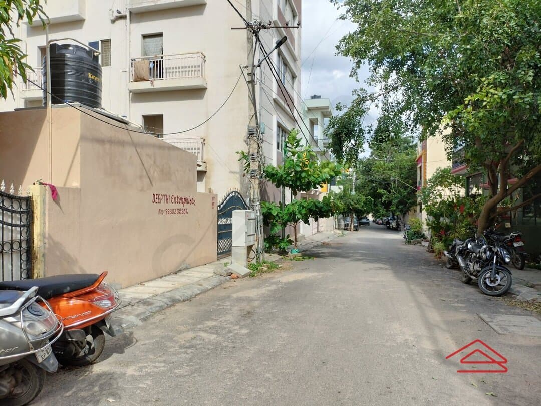 Unit:  Approach Road