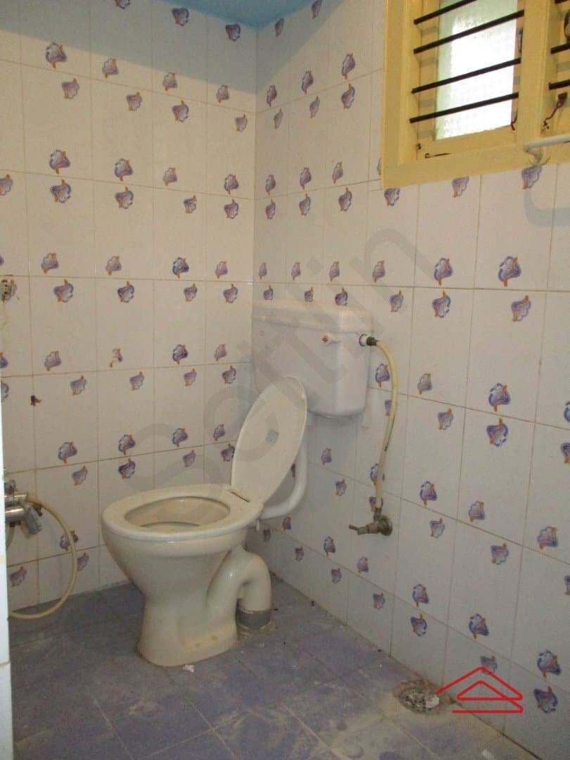 bathrooms-dQMv.jpg