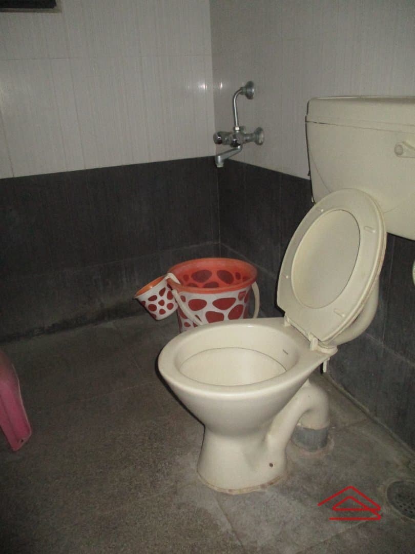 bathrooms-YxGB.jpg