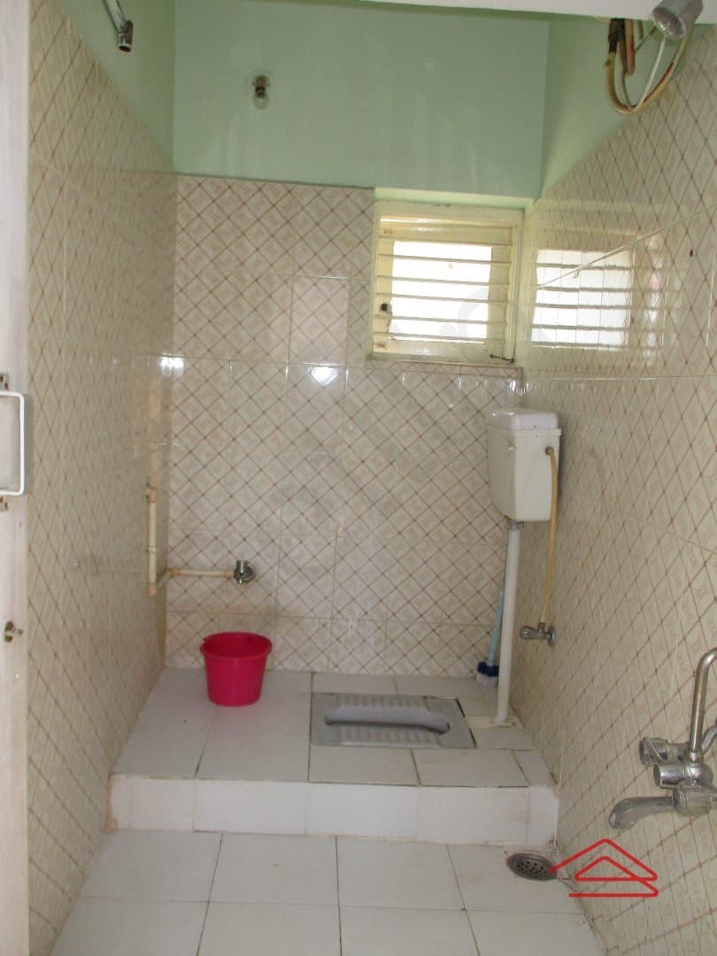 bathrooms-rwGo.jpg