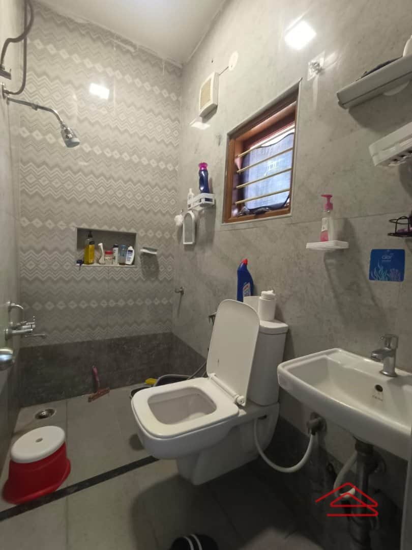 Sub Unit : bathrooms 1