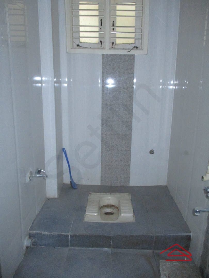 bathrooms-sZa8.jpg