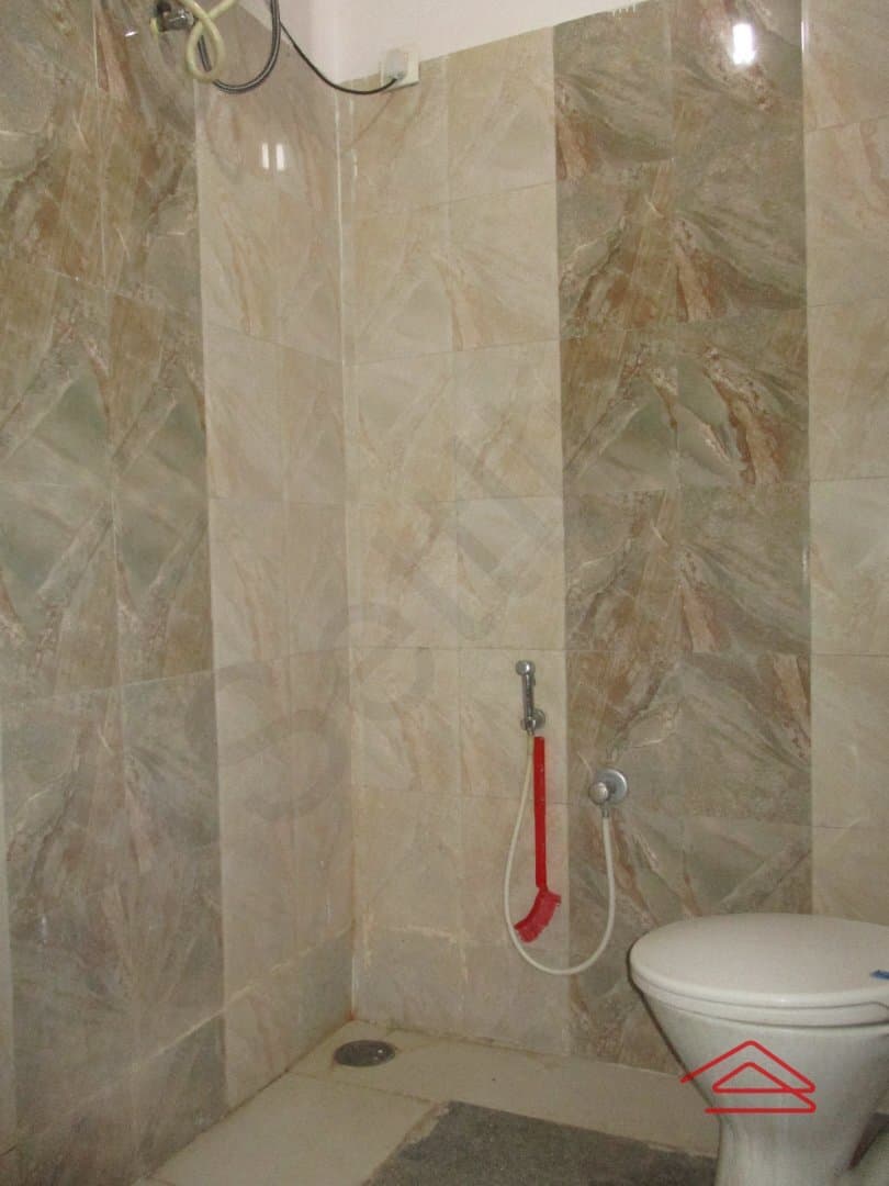 bathrooms-gDp7.jpg