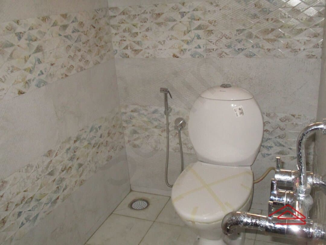 bathrooms-8uNL.jpg