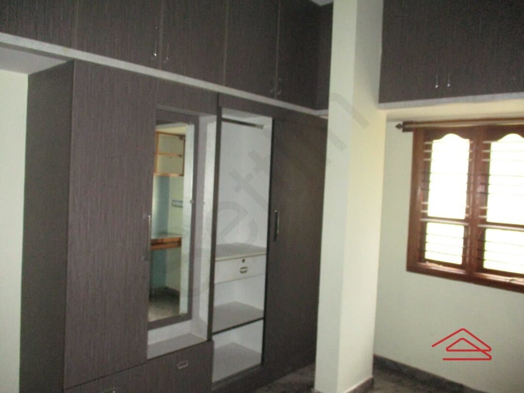 bedrooms-jLhv.jpg