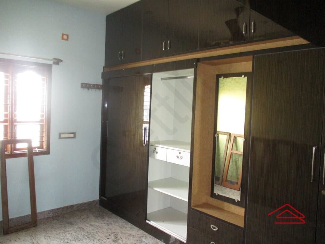 bedrooms-SpJE.jpg