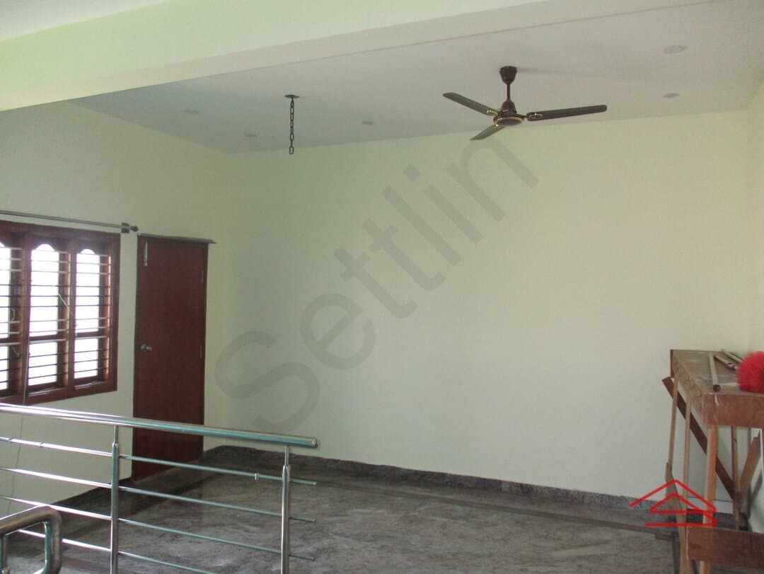 halls-ohE7.jpg