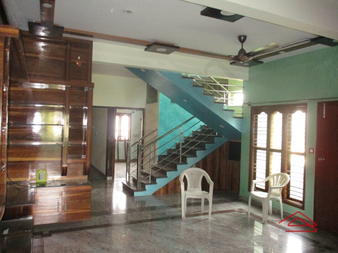 halls-n9KY.jpg