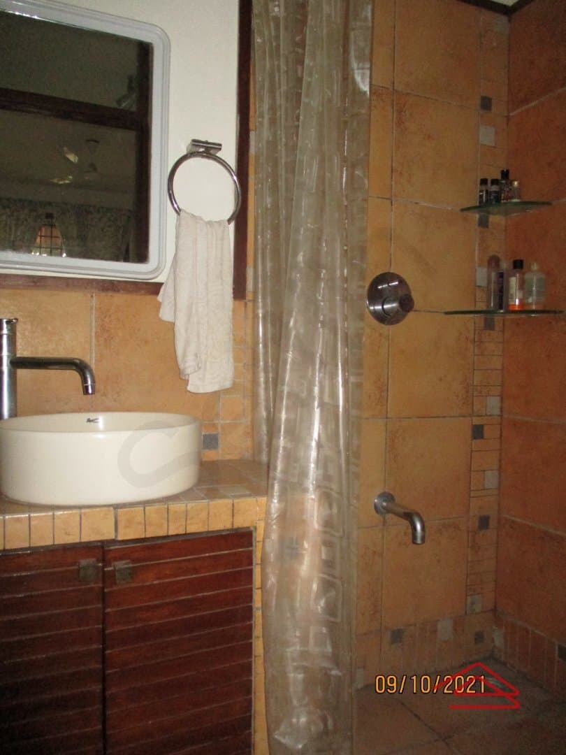 bathrooms-iYGQ.jpg