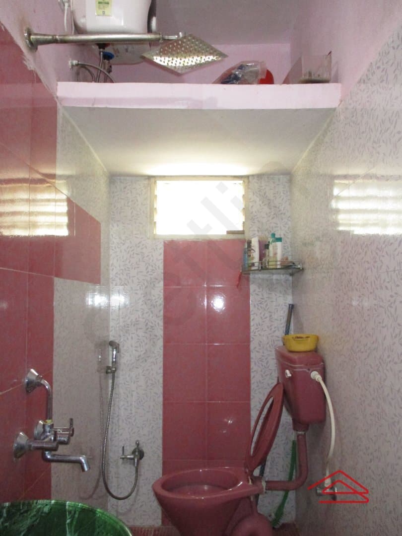 bathrooms-e8zQ.jpg