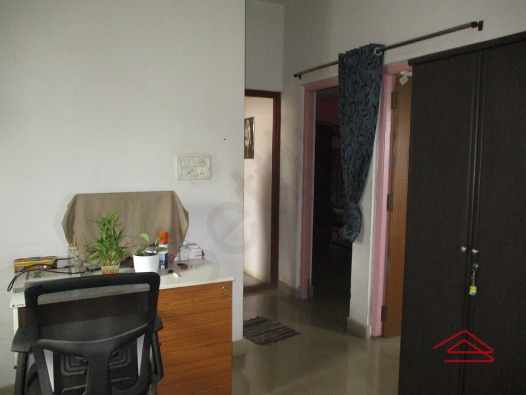halls-b8Bm.jpg