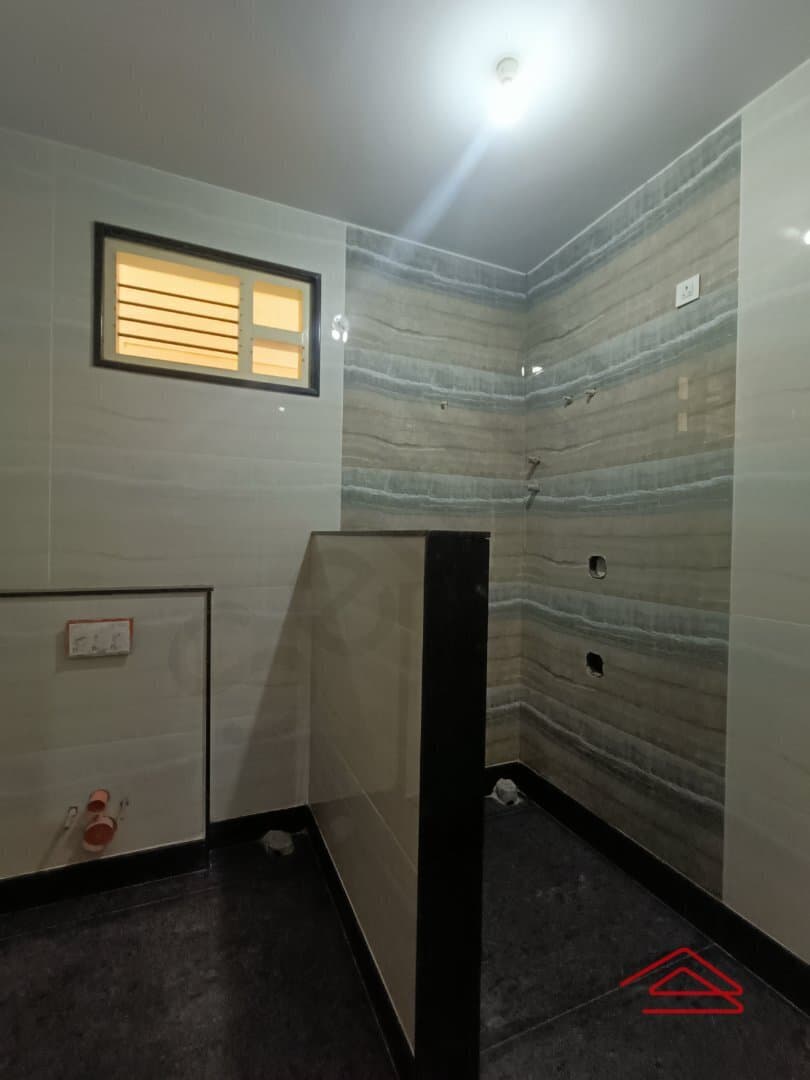 bathrooms-YnqH.jpg