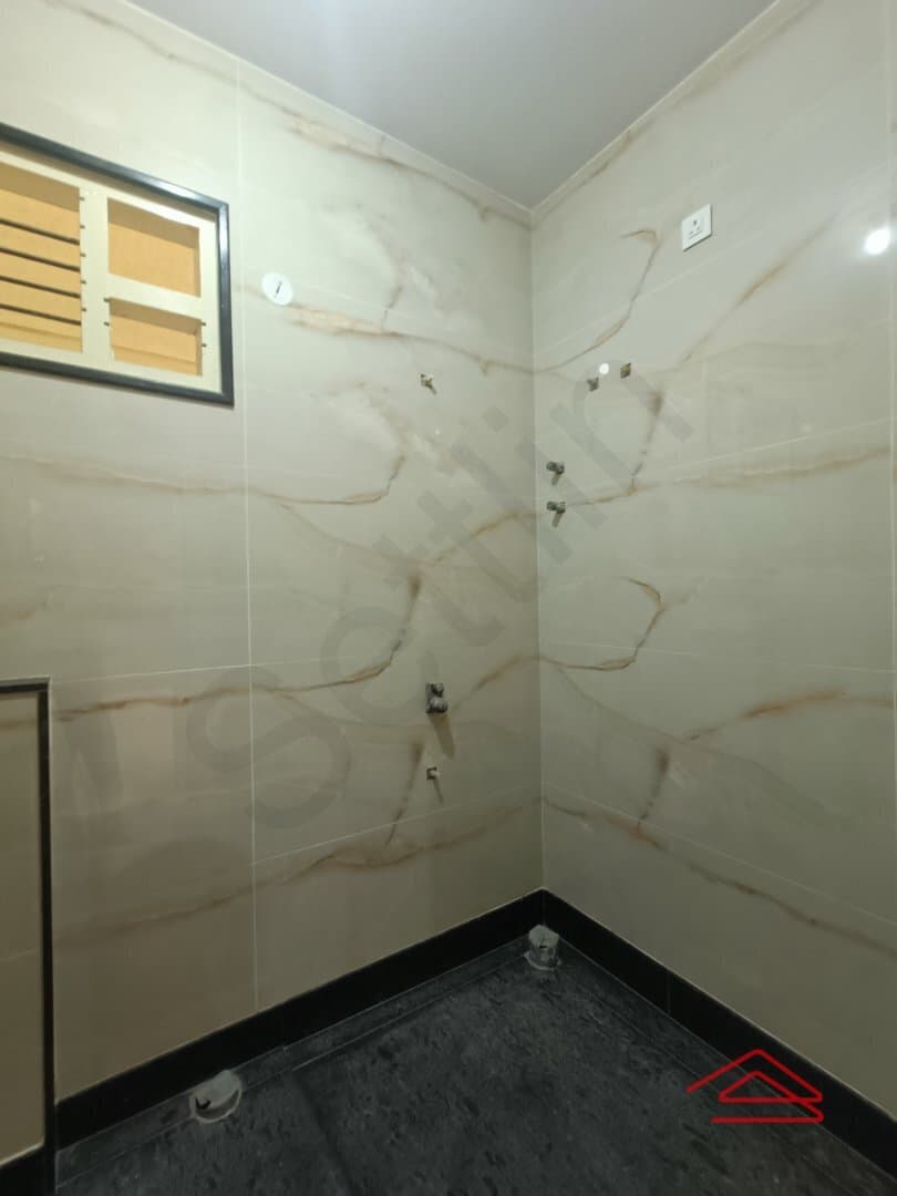 bathrooms-qx9C.jpg