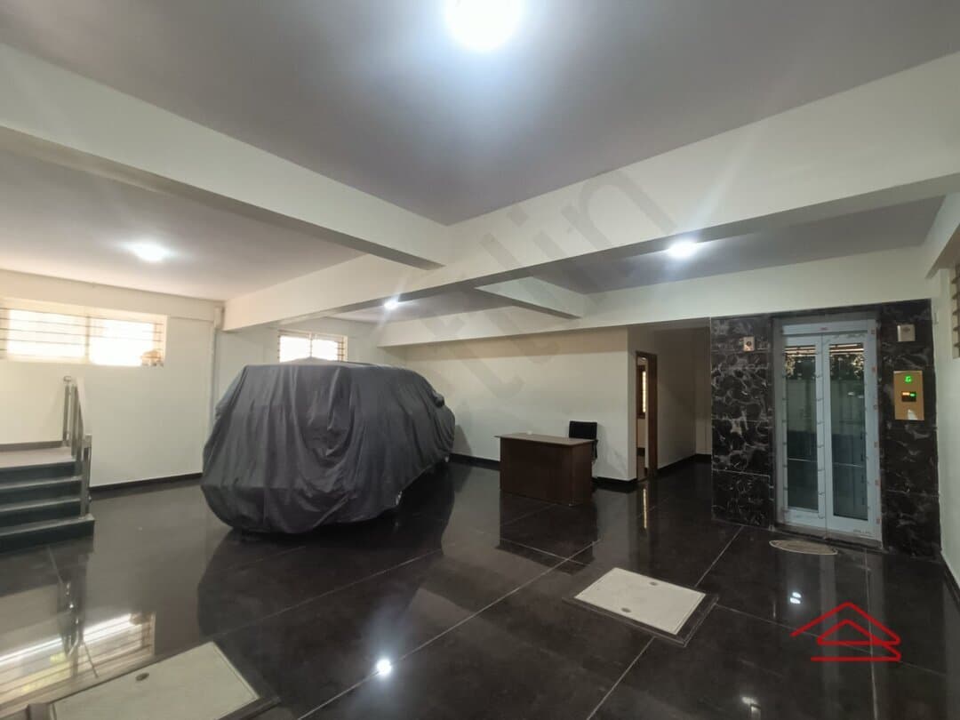 parkings-aT8c.jpg