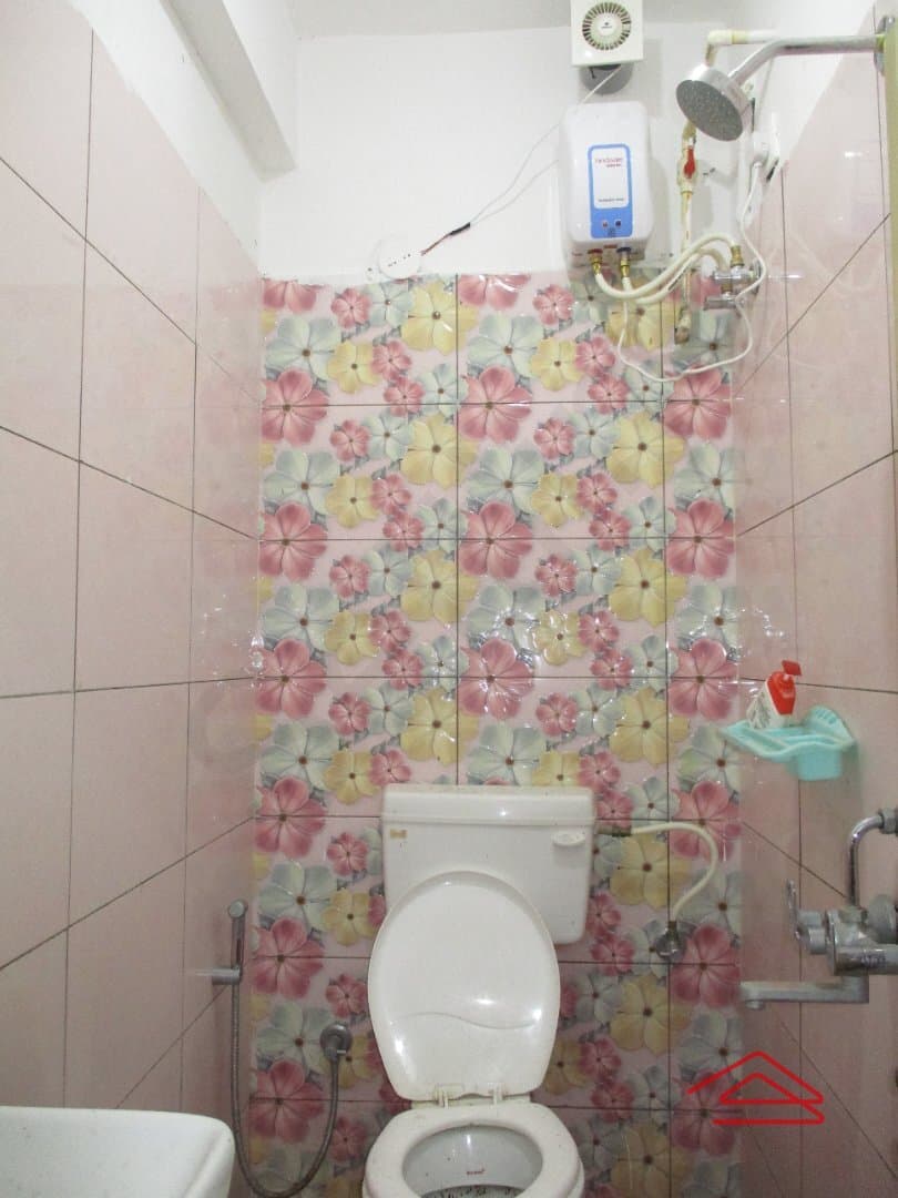 bathrooms-KJ8r.jpg