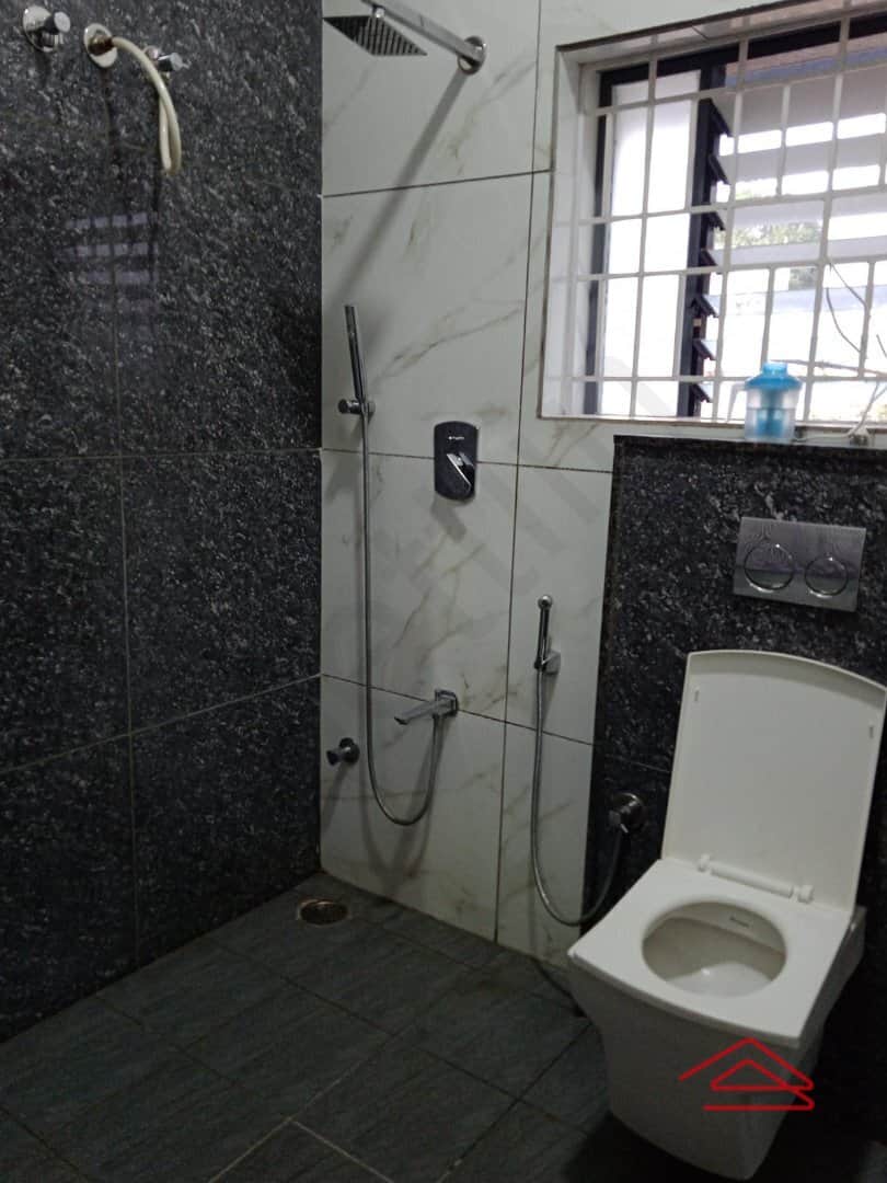 Sub Unit : bathrooms 1