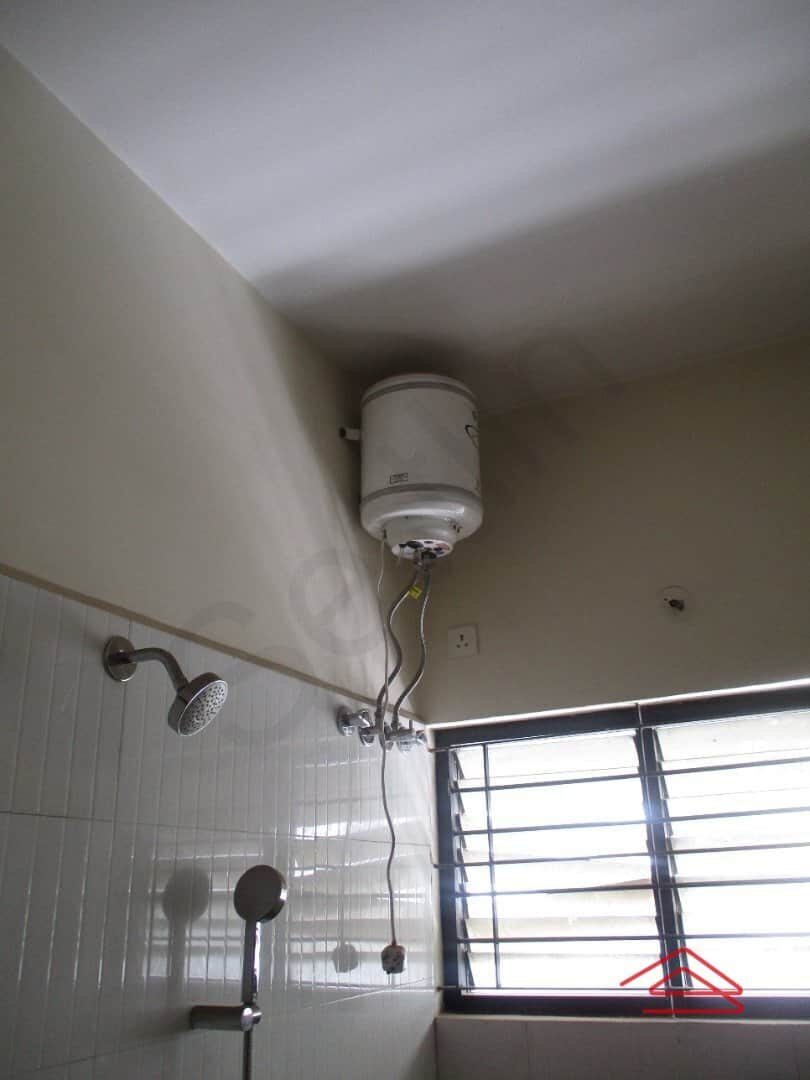 Sub Unit : bathrooms 2