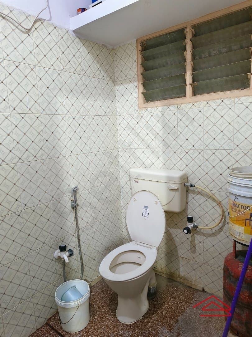 bathrooms-YxPZ.jpg