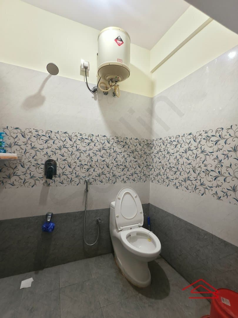 bathrooms-Qw3K.jpg