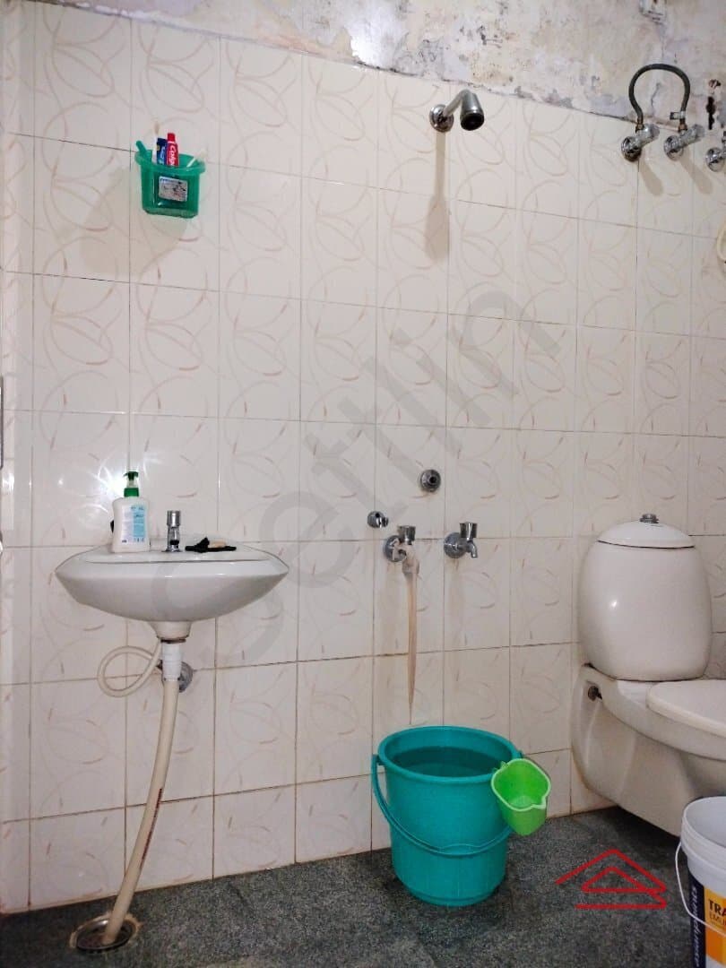bathrooms-aJHz.jpg