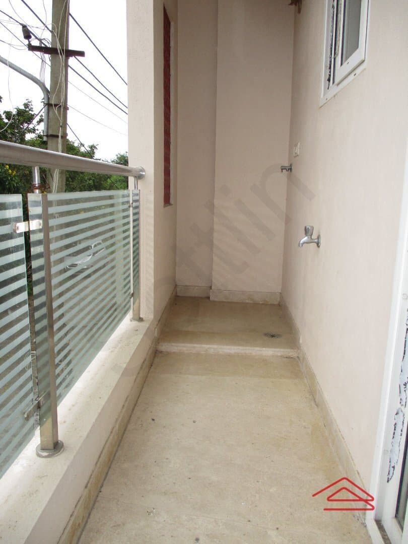 balconies-f8Tp.jpg