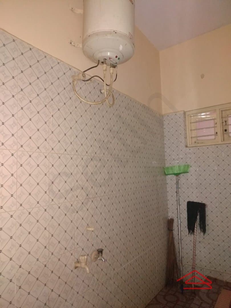 bathrooms-Ysn8.jpg