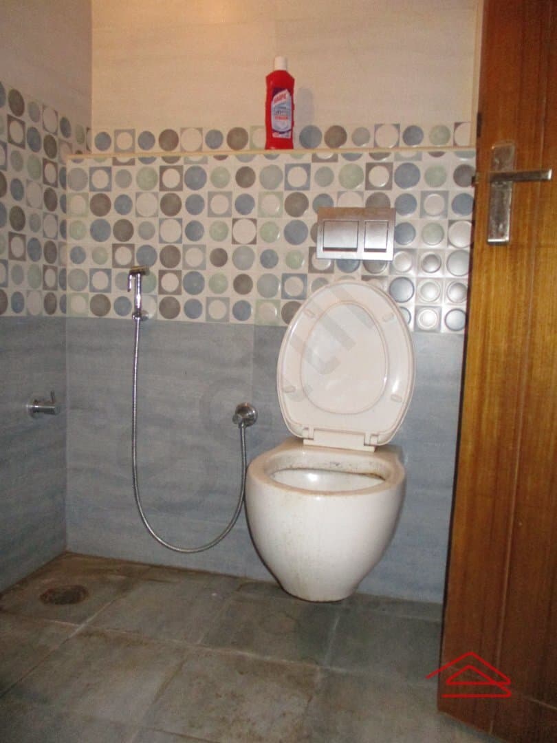 bathrooms-67bL.jpg